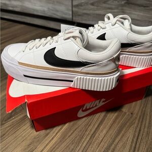 Women’s Nike Court Legacy Lift